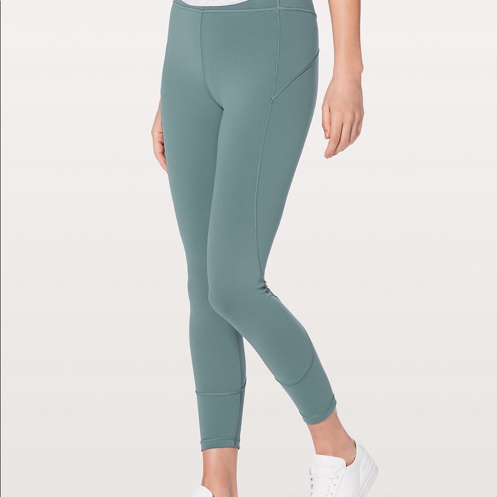 NWT in movement tight 7/8